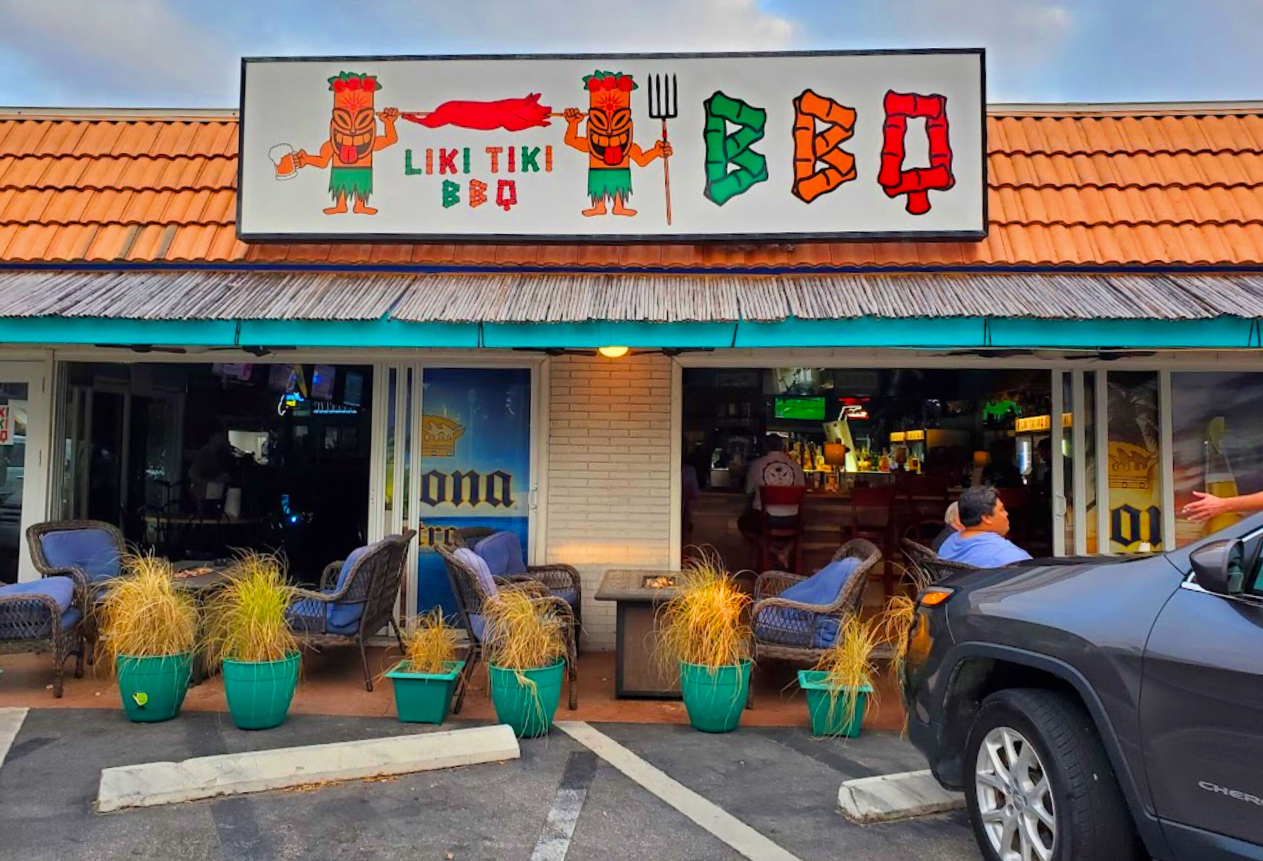 Exterior picture of Liki Tiki BBQ restaurant in Naples, Florida